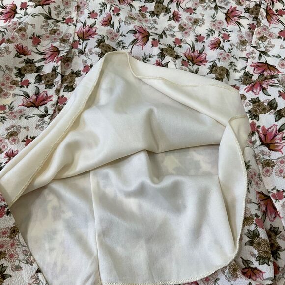 EVERLY KEYHOLE BACK Mini Halter Dress Sz L floral Lined - Picture 13 of 13